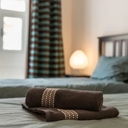 5 Bedroom Townhouse, Sleeps 22 Sliema