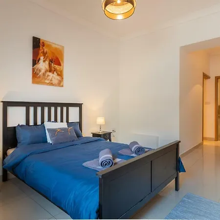 Hébergement de vacances 5 Bedroom Townhouse, Sleeps 22 Sliema