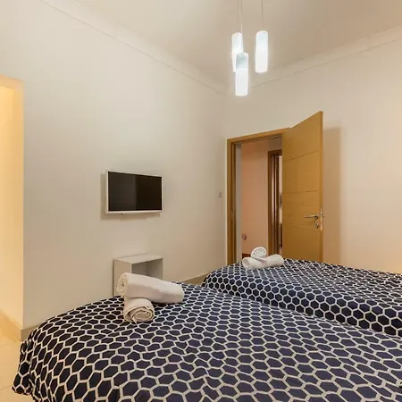 Hébergement de vacances 5 Bedroom Townhouse, Sleeps 22 Sliema
