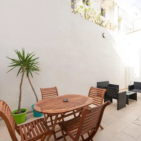 5 Bedroom Townhouse, Sleeps 22 *