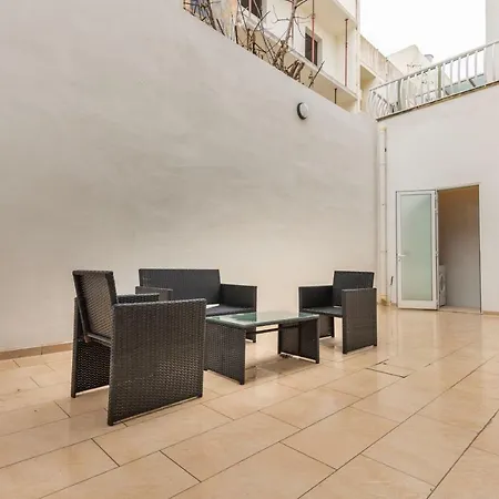 Semesterbostad 5 Bedroom Townhouse, Sleeps 22 *