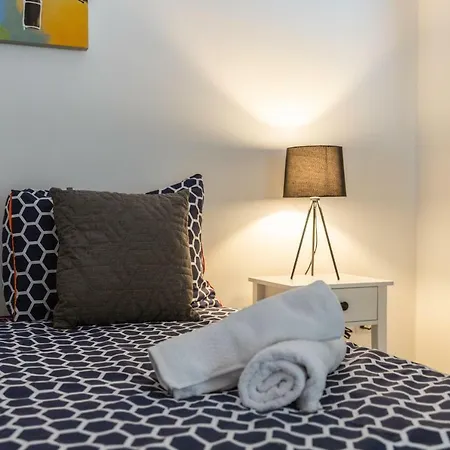 5 Bedroom Townhouse, Sleeps 22 Holiday home