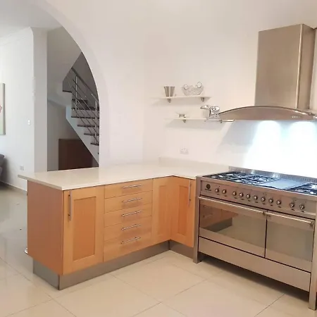 Semesterbostad 5 Bedroom Townhouse, Sleeps 22