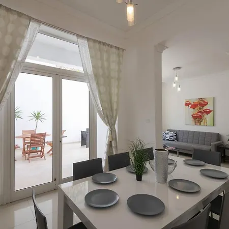 5 Bedroom Townhouse, Sleeps 22