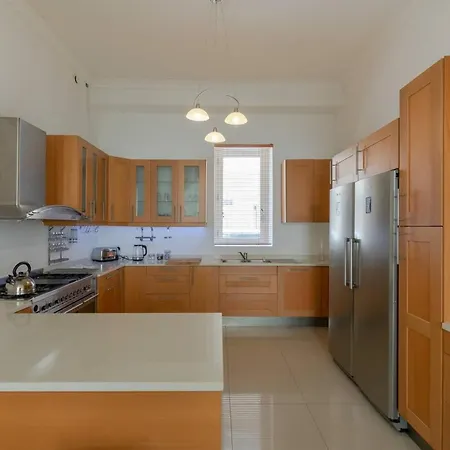 5 Bedroom Townhouse, Sleeps 22 Holiday home